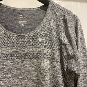 Light weight Nike top